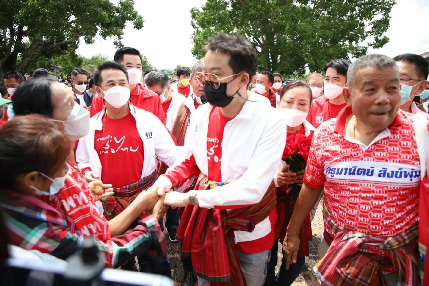 "อุ๊งอิ๊ง" ติดโควิดส่ง "โอ๊ค พานทองแท้"ลุยสุรินทร์แทน ฟุ้งตั้งใจมา(คลิป)