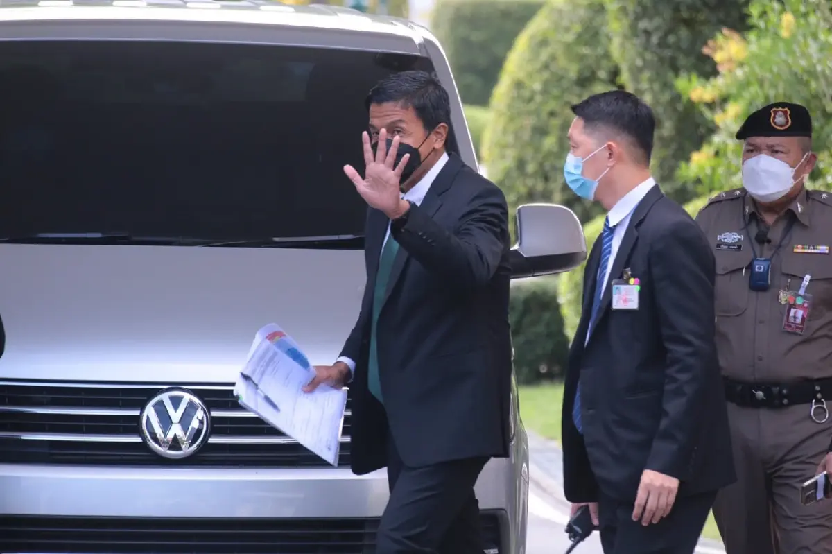 “ชัชชาติ” วิ่งชมเมืองแต่เช้า ก่อนเข้าทำเนียบประชุม ศบค.ชุดใหญ่ในรอบ 8 ปี