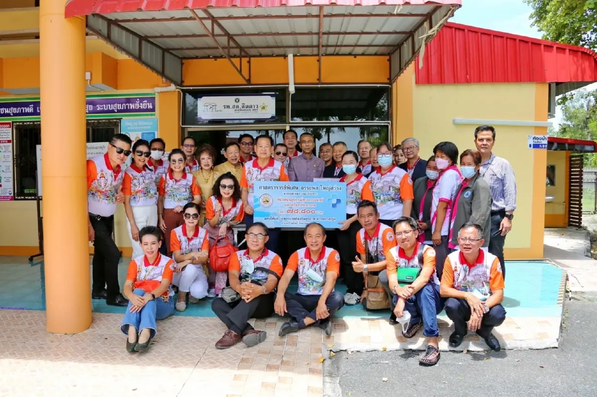 "ชาวแปดริ้ว" ทอดผ้าป่าสามัคคี นำยอด 2.9 ล้านสร้างตลาดชุมชน