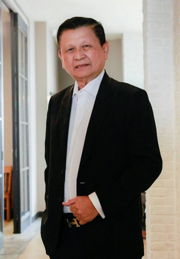 นายอภิชาติ ไพรรุ่งเรือง ประธานสหพันธ์การขนส่งทางบกแห่งประเทศไทย