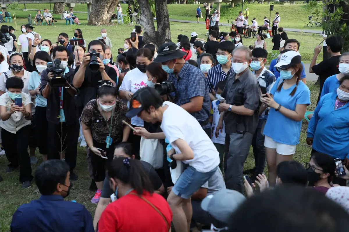 “ชัชชาติ” ร่วมกิจกรรมดนตรีในสวน บรรยากาศเป็นไปด้วยความสนุกสนาน