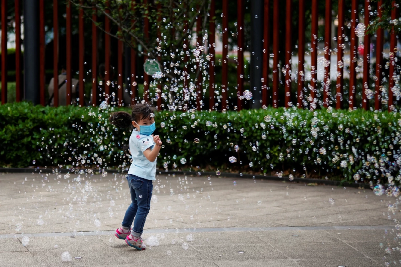 ล็อกดาวน์คลาย แต่โควิดยังทำลายเศรษฐกิจจีน