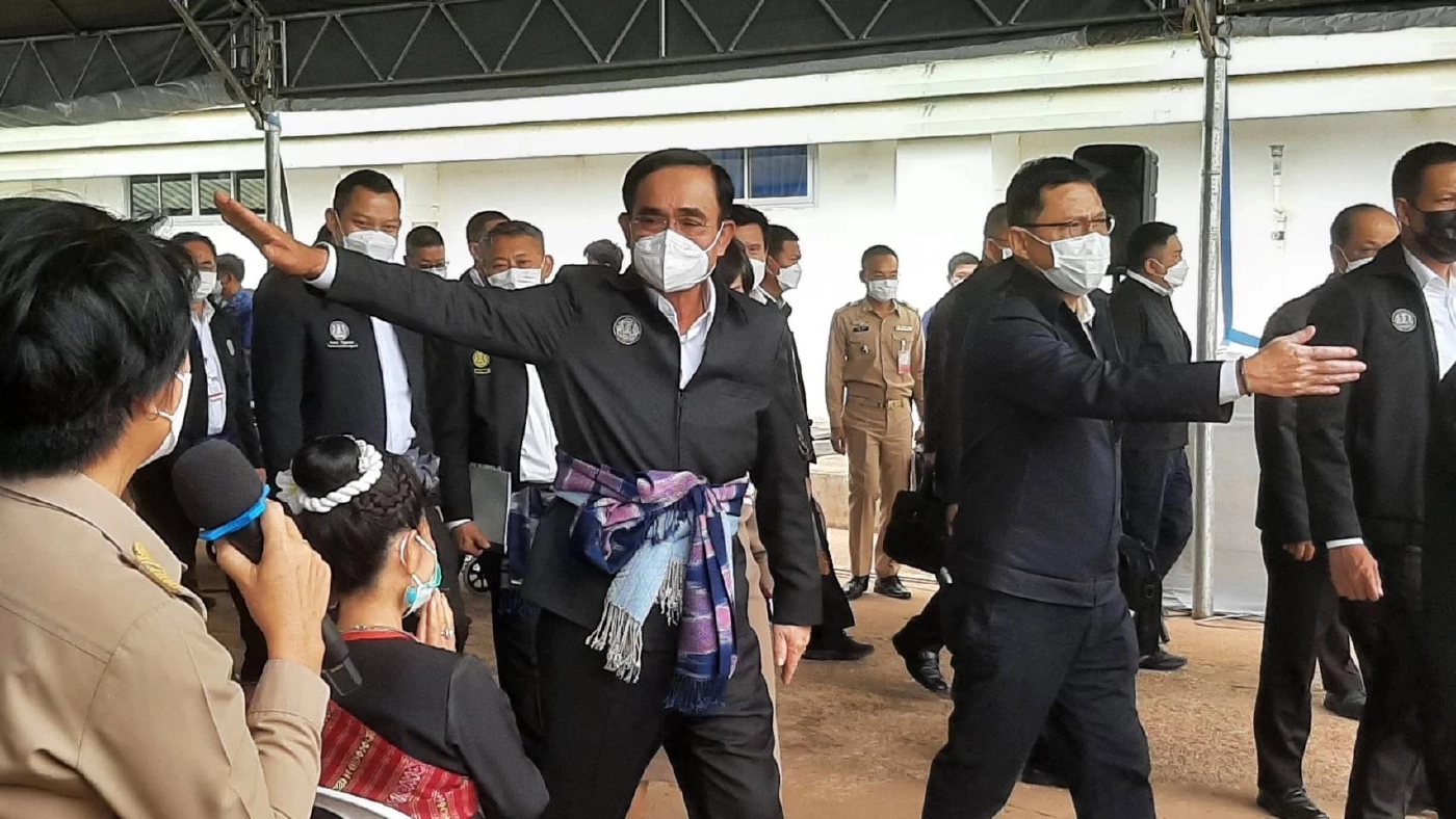 ส่องทะเบียนรถ ‘นายกฯประยุทธ์ ’ ลงพื้นที่พร้อมคณะที่ สกลนคร พร้อมให้เลขเด็ด