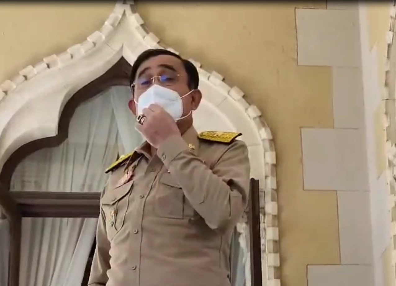 "นายกฯ” ยัน ศบค.ประเมินอยู่แล้ว หลัง ”ชัชชาติ” เล็งชงคน กทม.ถอดหน้ากาก