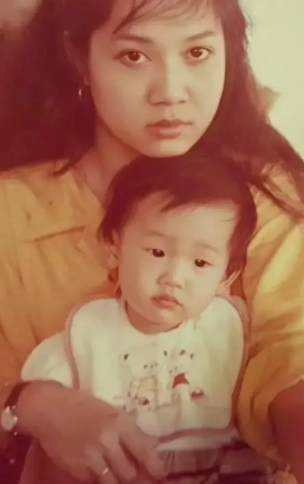 คุณแม่ภนิดา กับ แตงโม นิดา ในวัยเด็ก