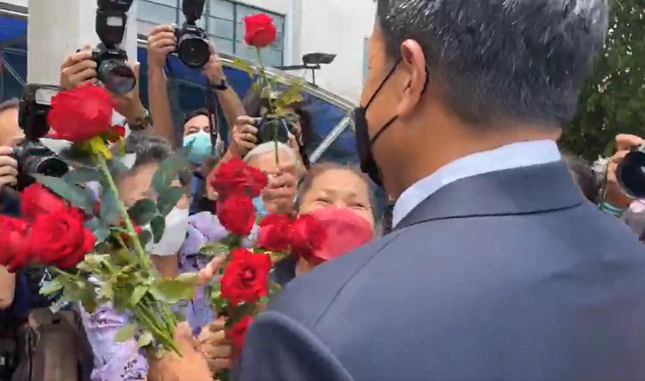 "ชัชชาติ" เข้ารับตำแหน่งผู้ว่าราชการกรุงเทพมหานคร คนที่ 17 อย่างเป็นทางการ