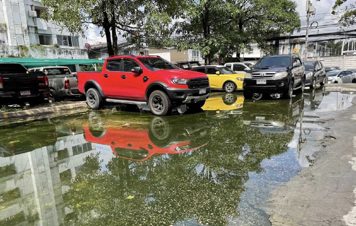 รองผบ.ตร. เร่งเจาะระบายน้ำขัง ปรับโฉมแฟลตตำรวจ ถนอมมิตร