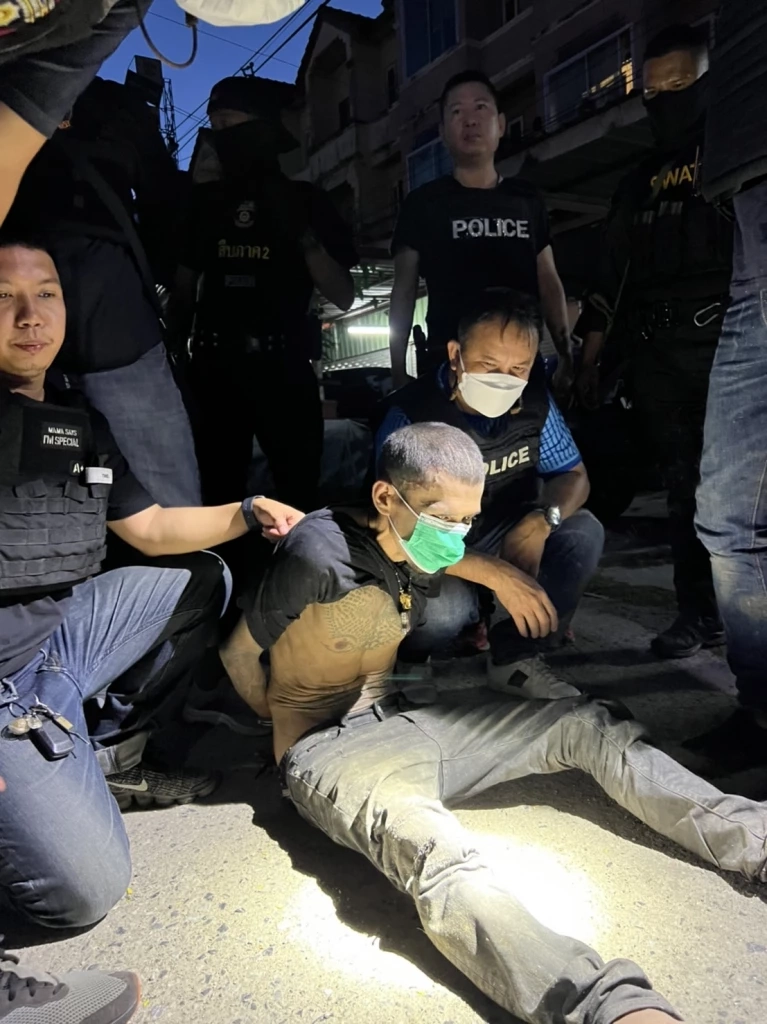 สืบภ.2บุกรวมมือปืนคาโคราชหลังก่อเหตุยิงผจก.บริษัทลิสซิ่งในชลบุรี