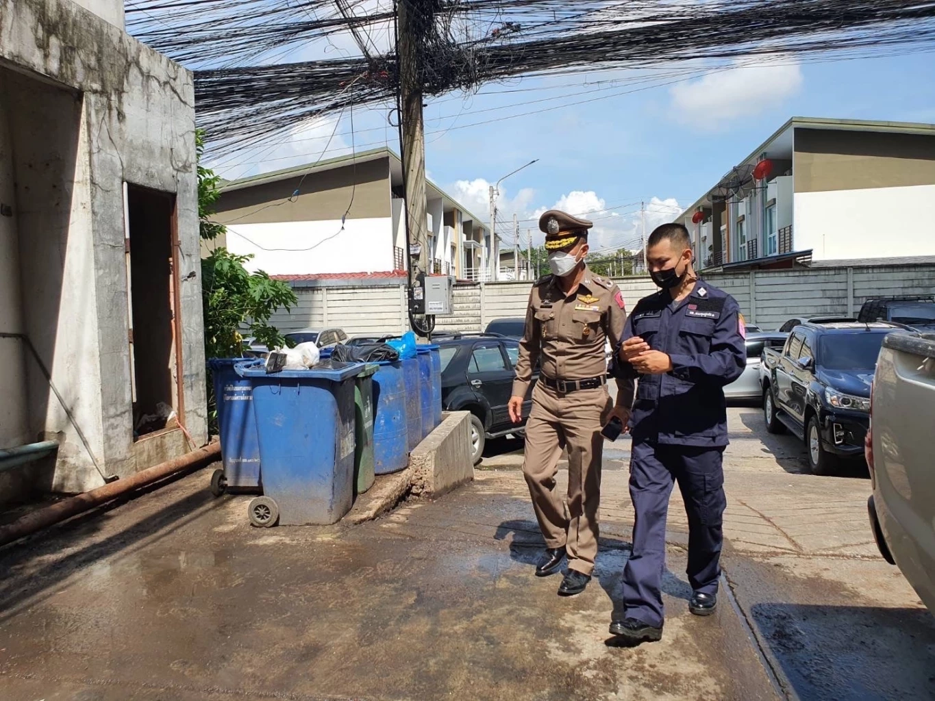 รองผบ.ตร. เร่งเจาะระบายน้ำขัง ปรับโฉมแฟลตตำรวจ ถนอมมิตร