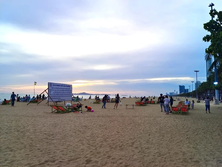 ป้ายประกาศจัดระเบียบหาดจอมเทียน พัทยา