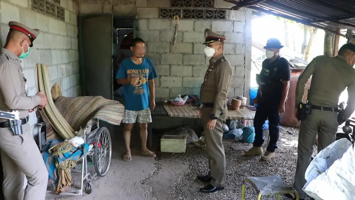 ลูกชายโมโหหิวคว้ามีดแทงคอแม่สาหัส พี่สาวเผยลุงเคยโดนด้วย