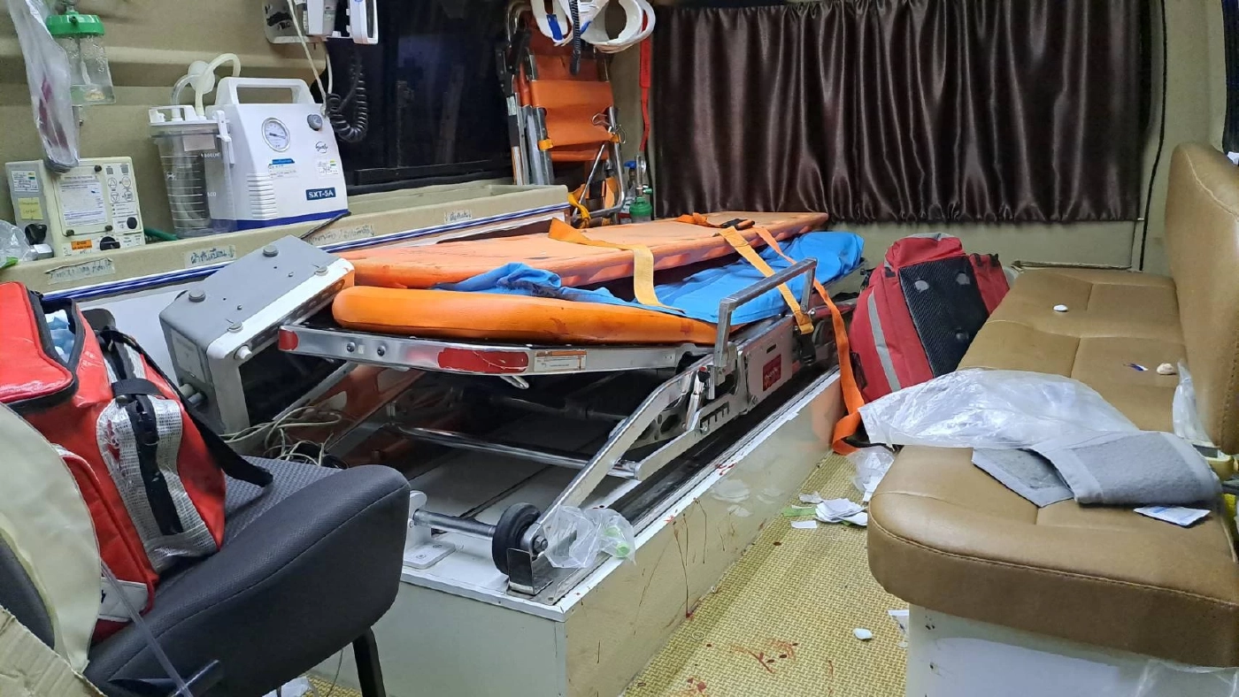 สภาพความเสียหายในรถฉุกเฉิน