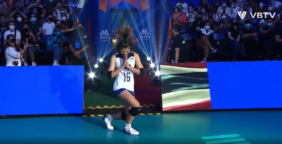 โลกจำ ! “วอลเลย์ฯ โลก” เผยคลิป “นักตบสาวไทย” ไหว้ย่อลงสนาม