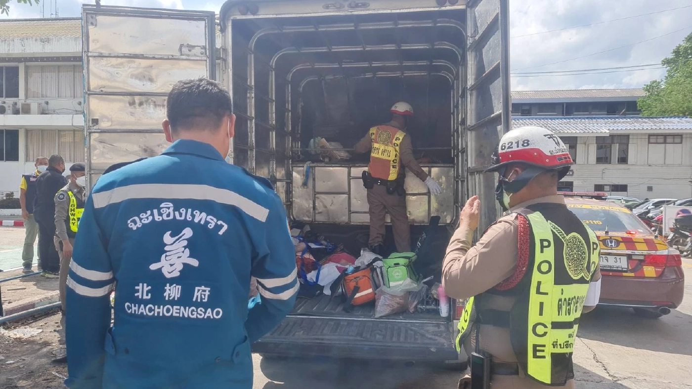 ตร.รวบยกแก๊ง "รถพยาบาล" ขนยาบ้า หนีกบดานฉะเชิงเทรา-จันทบุรี  