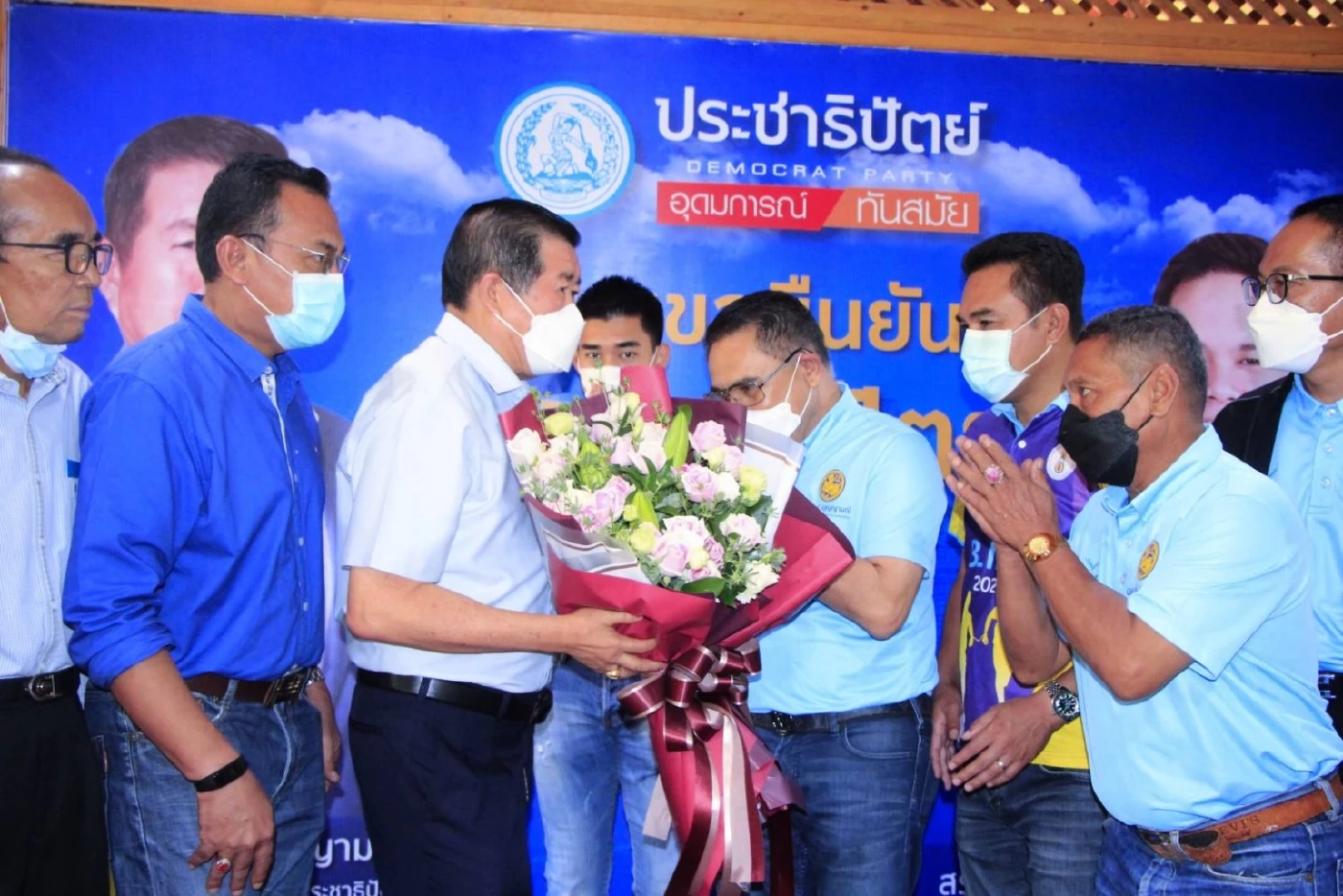 นายกอบจ.สงขลา ให้กำลังใจนายนิพนธ์