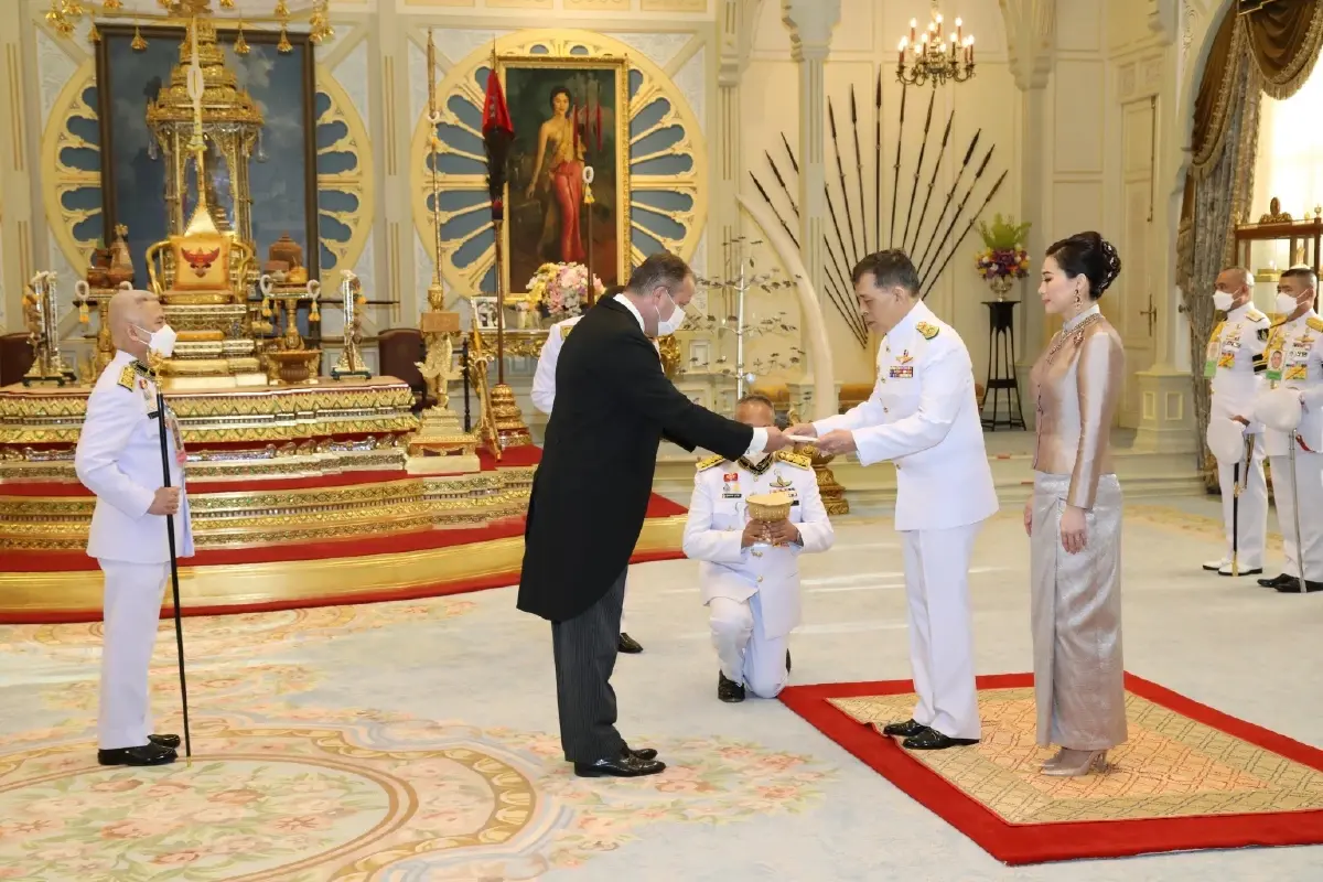 ในหลวง พระราชินี พระราชทานพระบรมราชวโรกาส ให้เอกอัครราชทูตต่างประเทศเฝ้าฯ