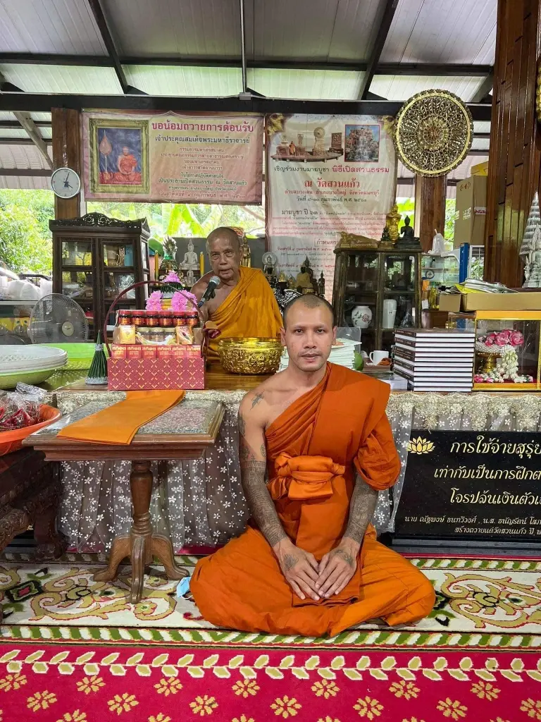 “พระแจ้” หอบกระเช้าพานแพนมัสการ “พระพยอม” ได้คำชมรู้จักผิด นี่สิลูกผู้ชาย