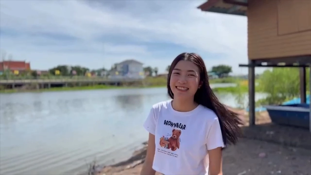 &quot;น้องป่าน อาริสา เชิดชัยภูมิ&quot; สาวขาแดนซ์เต้นสู้แตรวงข้ามคลอง