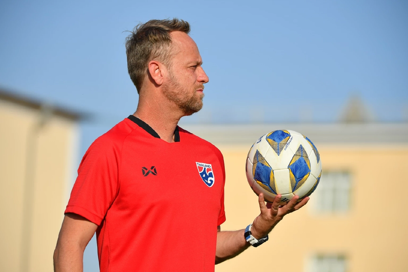 ห้ามพลาด! "ช้างศึกชุดใหญ่-U23" ลุยถ้วยเอเชียคืนนี้ พร้อมเช็กช่องทางยิงสด