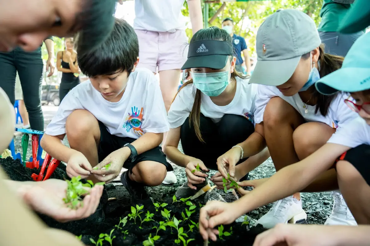 “มูลนิธิทีนเวิรคส์” ร่วมกับ “กรมป่าไม้” จัดโครงการทีนทรีส์อาสาปลูกป่าลดโลกร้อน