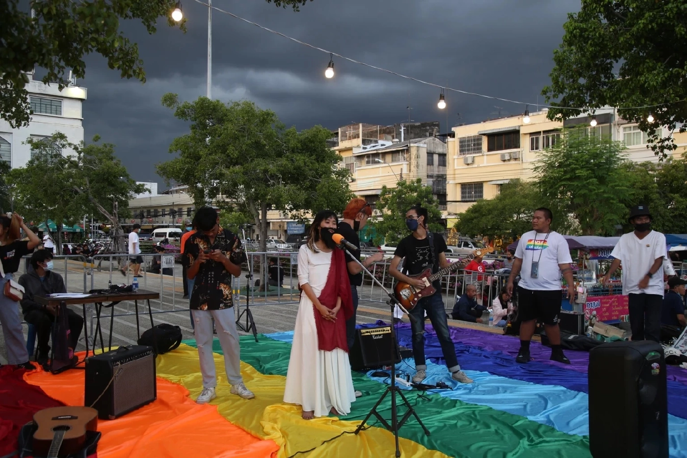 ประมวลภาพ ลานคนเมือง 24 มิถุนายน รำลึก 90 ปีการเปลี่ยนแปลงการปกครอง