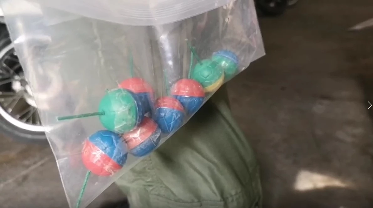 EOD  ตรวจเจอบอลประทัด ใต้อาคารเพชราวุธ ดินแดง  เร่งขยายผลหามือป่วน