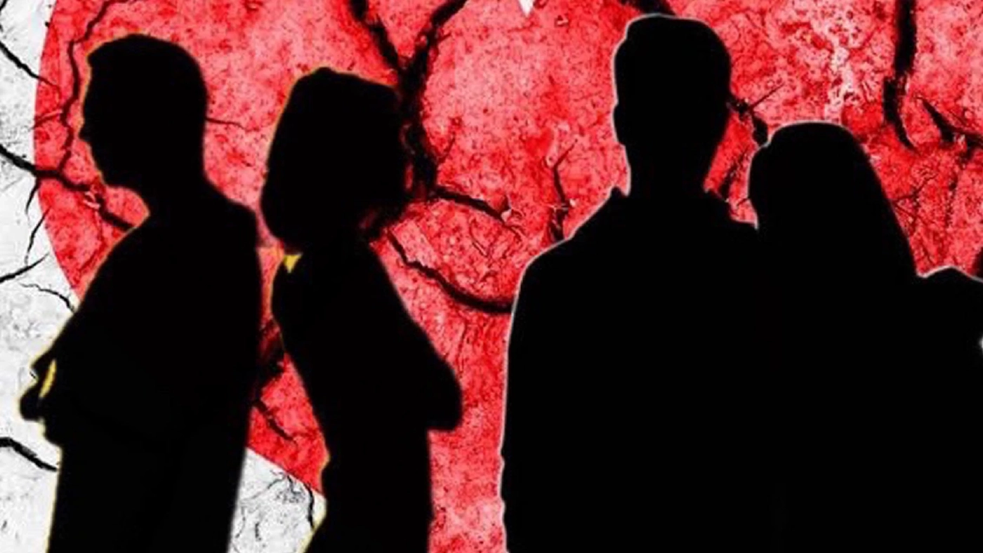 เพจดังหย่อนคำใบ้ คู่รักนักร้อง และคู่รักอดีตบอยแบนด์  รักร้าวหรือเปล่า?