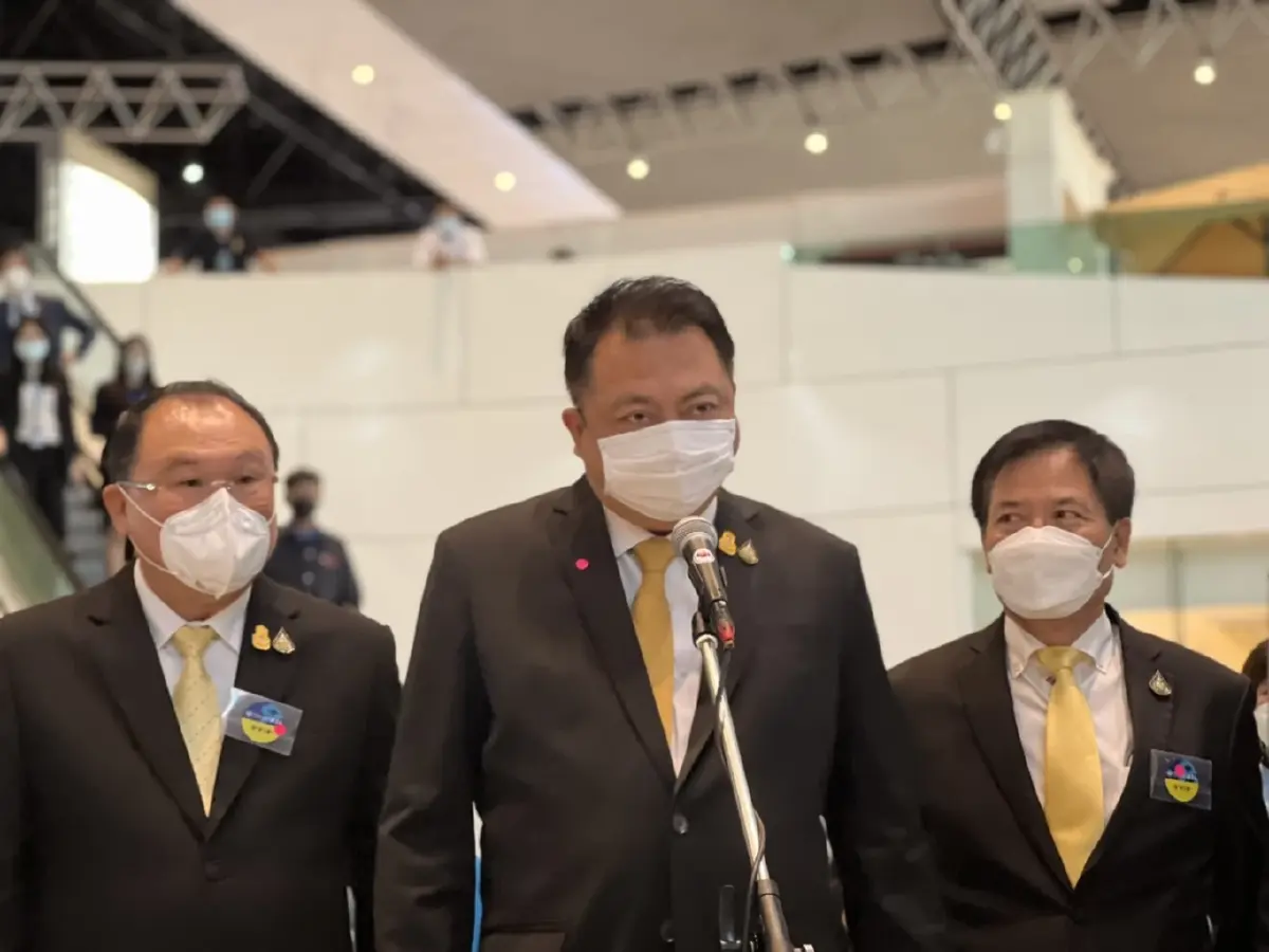 นายกฯ เมินตอบ "ธรรมนัส" ประกาศล้มรัฐฯศึกซักฟอก "สุชาติ" ถาม คนพูดอยู่ฝ่ายไหน