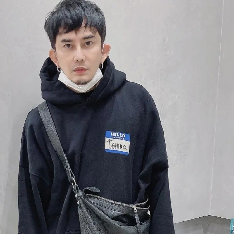 ด่วน “พชร์ อานนท์” รายงานตัว คดีหมิ่นประมาท คู่กรณีเบนซ์หัวร้อน