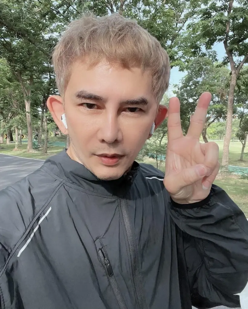 เปิดภาพล่าสุด “พชร์ อานนท์” หลังศัลยกรรมล่าสุด ลุคใหม่ จำแทบไม่ได้