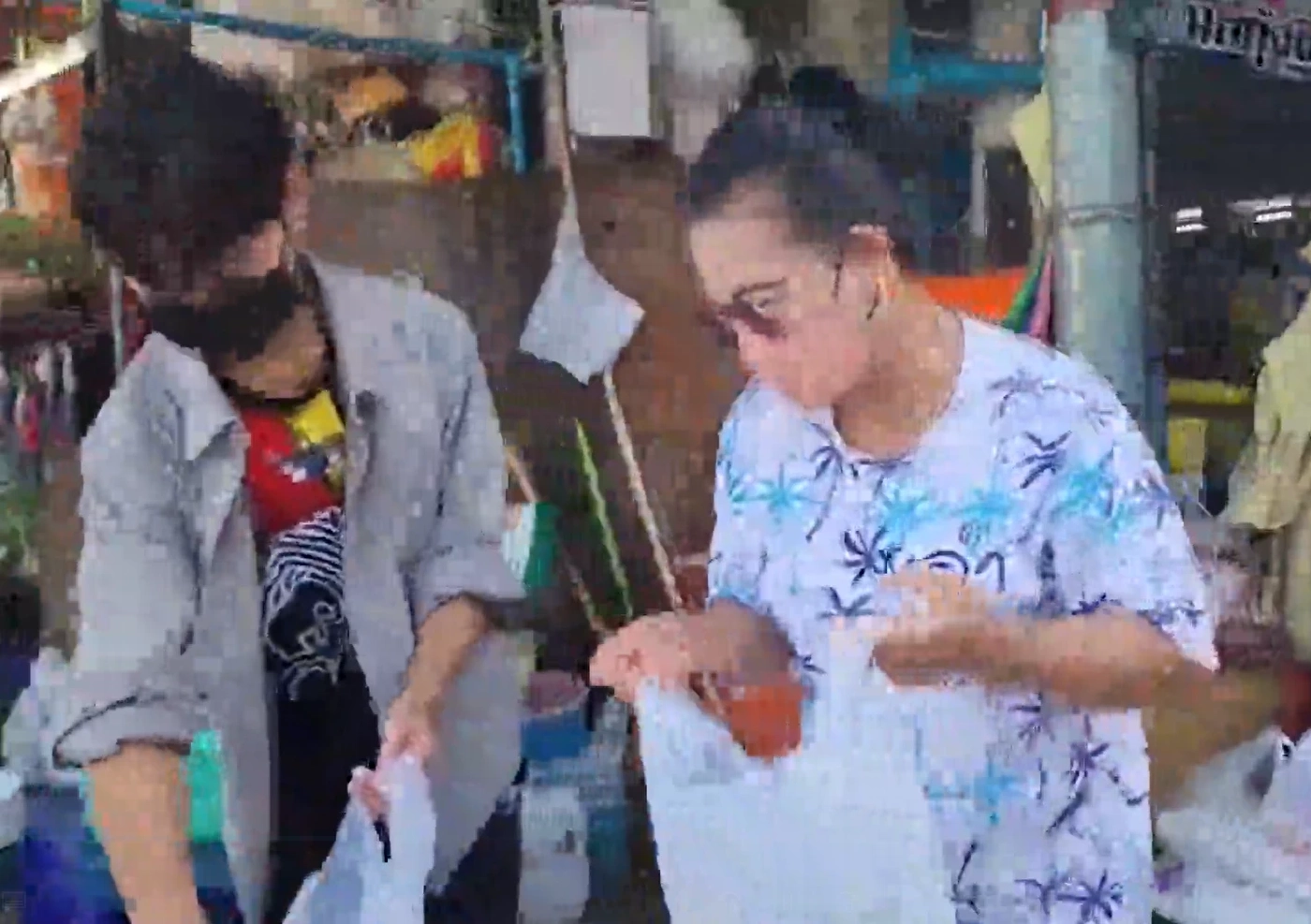 ผู้ค้าตลาดมหาชัย ดีใจผ่อนผันถอดหน้ากากอนามัย