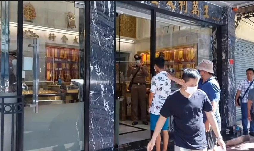 จับแล้วโจรควงปืนบุกเดี่ยวชิงทองกลางกรุง 2 ล้าน สารภาพอ้างขาดทุนคริปโต