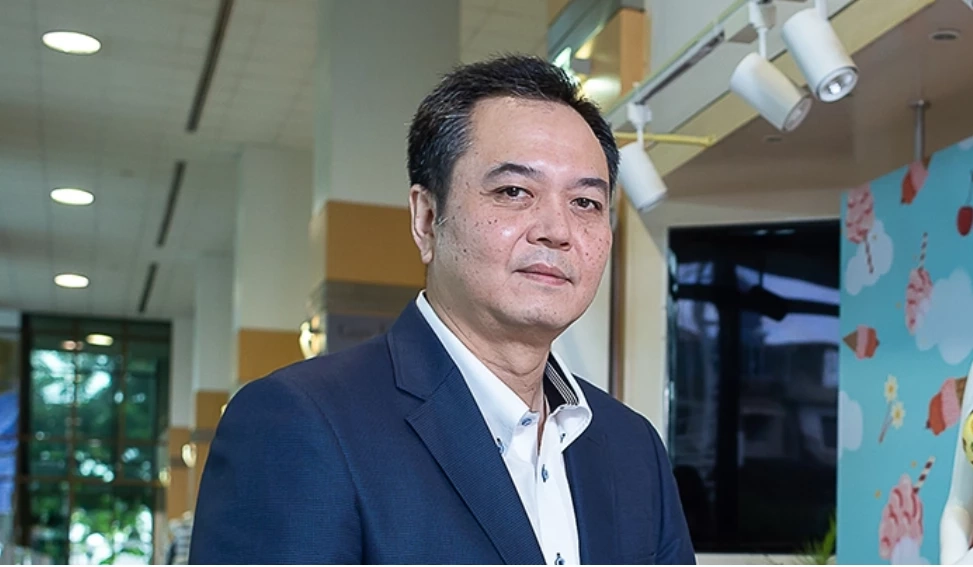 นายธรรมรัตน์ โชควัฒนา กรรมการผู้อำนวยการและประธานกรรมการบริหาร บริษัท ไอ.ซี.ซี. อินเตอร์เนชั่นแนล จำกัด (มหาชน) 