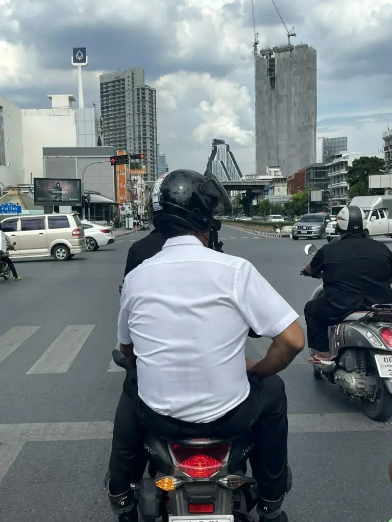 สะเทือนวงการแม่บ้าน ชัชชาติ ทำงานทั้งวันเสื้อยังกริบ ชาวเน็ตแห่ถามเทคนิค