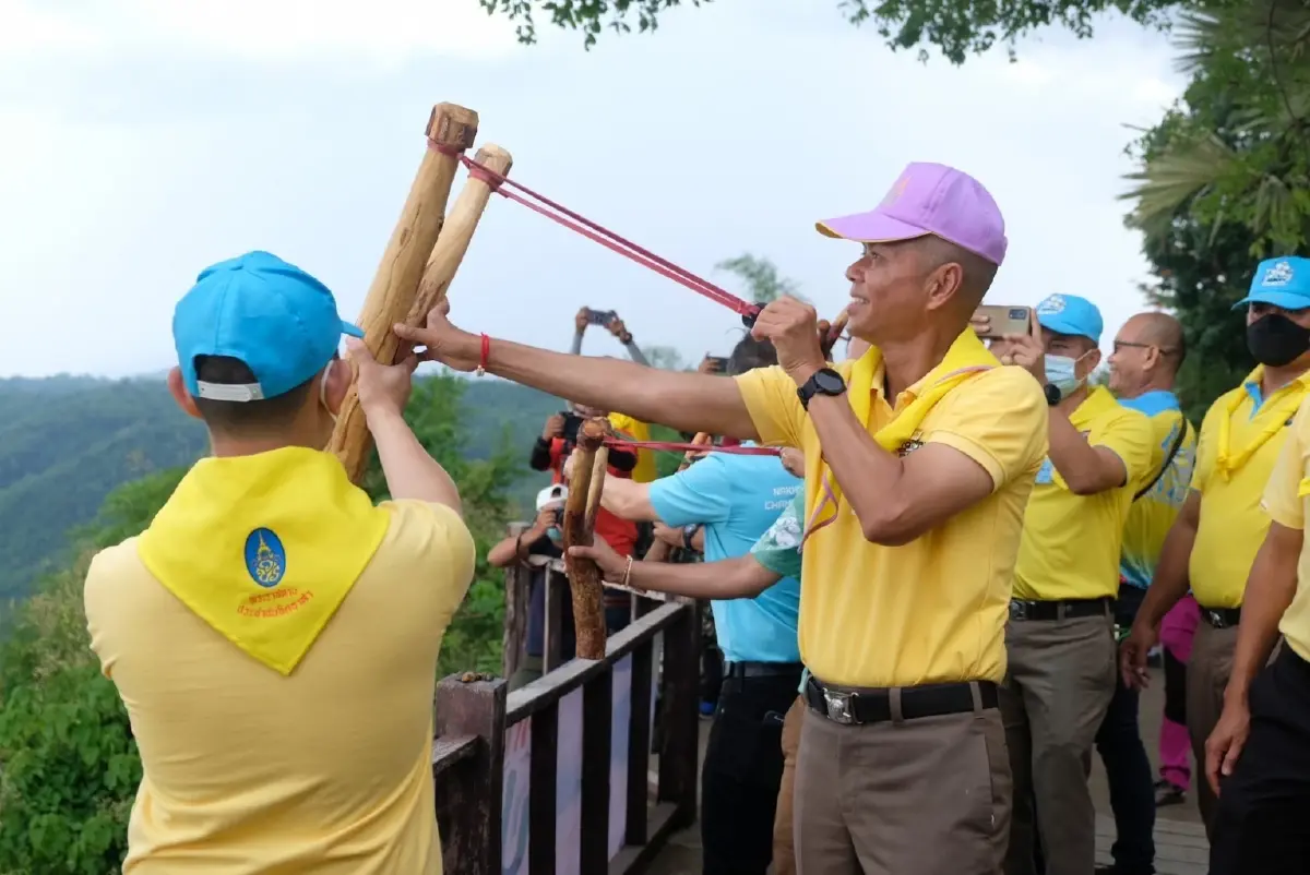 “ปลูกป่าลอยฟ้า 2022” กิจกรรมหนังสติ๊ก ดูแลป่าทับลาน