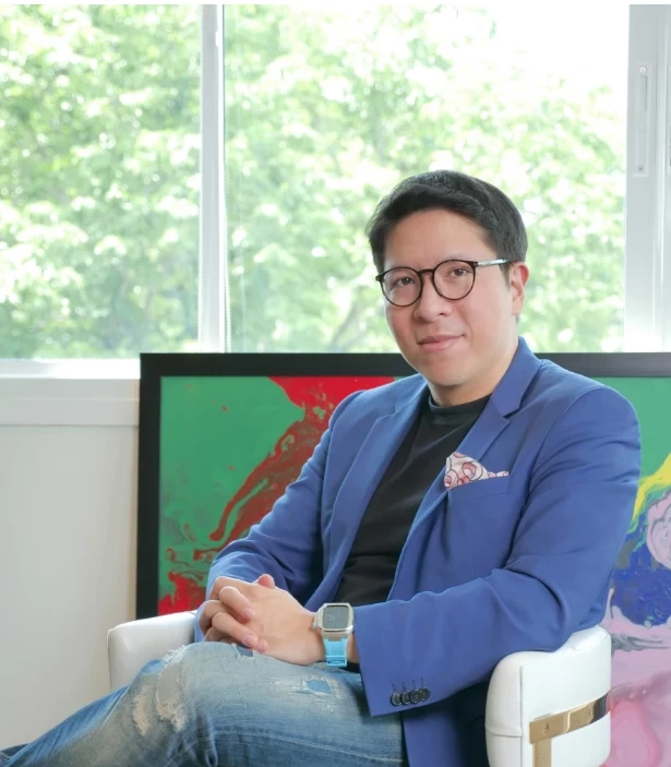 นายรวิศ หาญอุตสาหะ ประธานเจ้าหน้าที่บริหาร (CEO) บริษัท ศรีจันทร์สหโอสถ จำกัด 