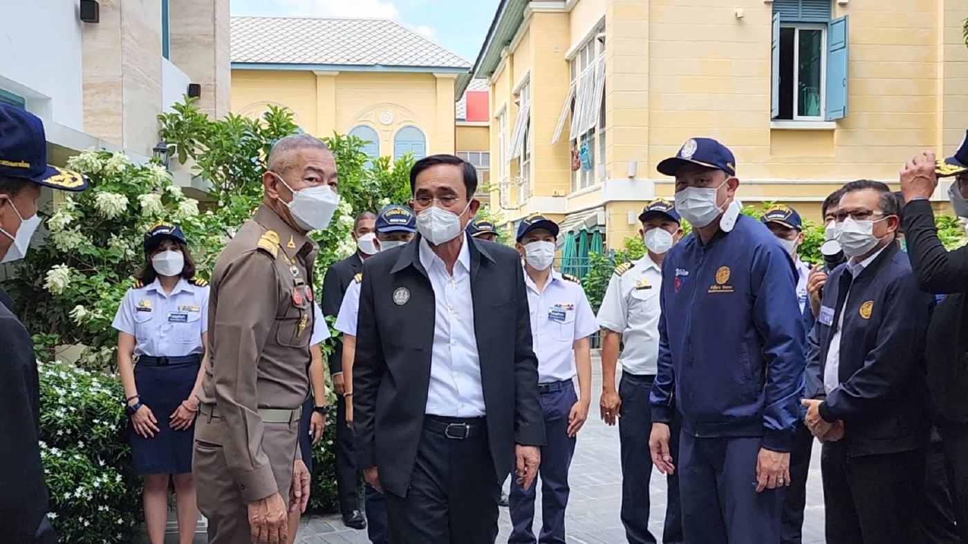 "บิ๊กตู่"ไม่รู้จะตอบอย่างไร หลังสื่อถามทำไม "ชัชชาติ" ไม่มาต้อนรับ