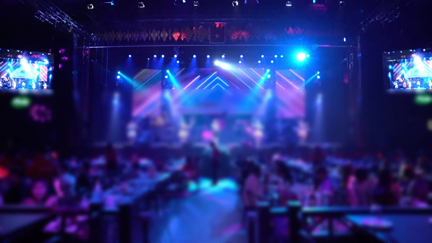 ขอนแก่นคึกคัก! เปิดสถานบริการวันแรก นทท.ต่อคิวเข้าร้านแน่น