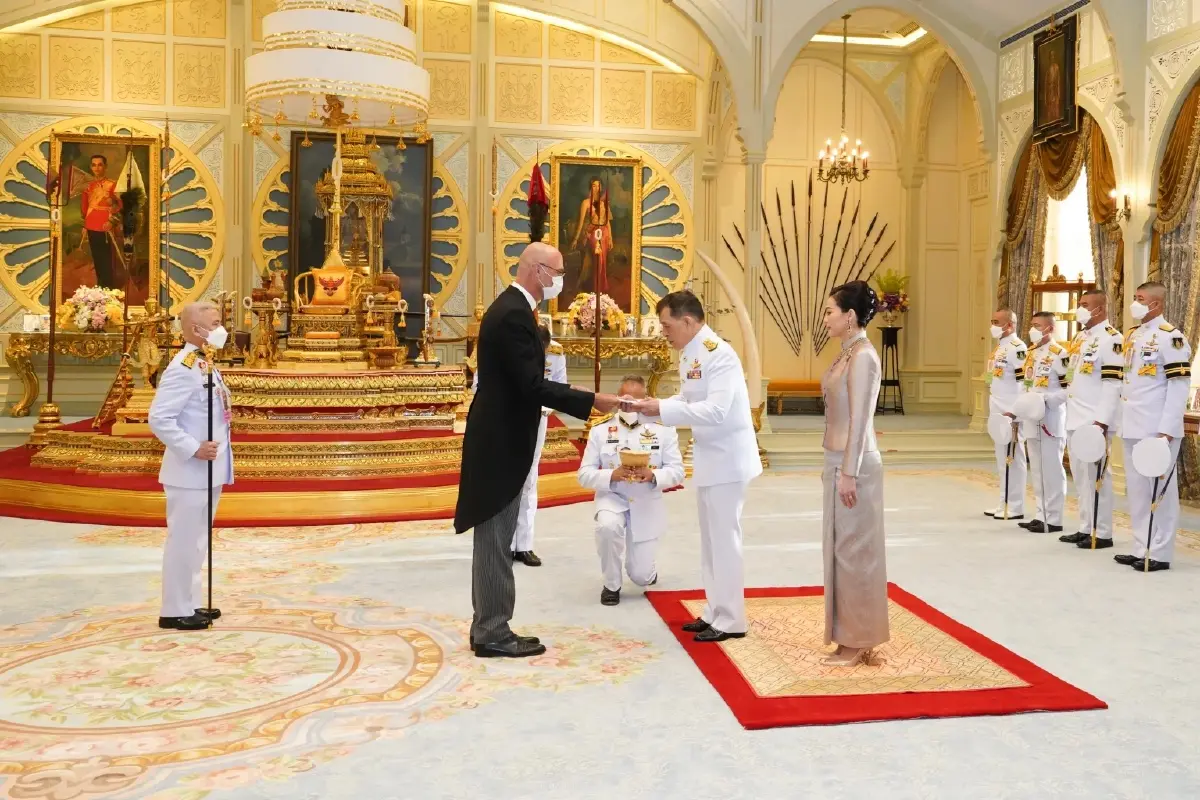 ในหลวง พระราชินี พระราชทานพระบรมราชวโรกาส ให้เอกอัครราชทูตต่างประเทศเฝ้าฯ