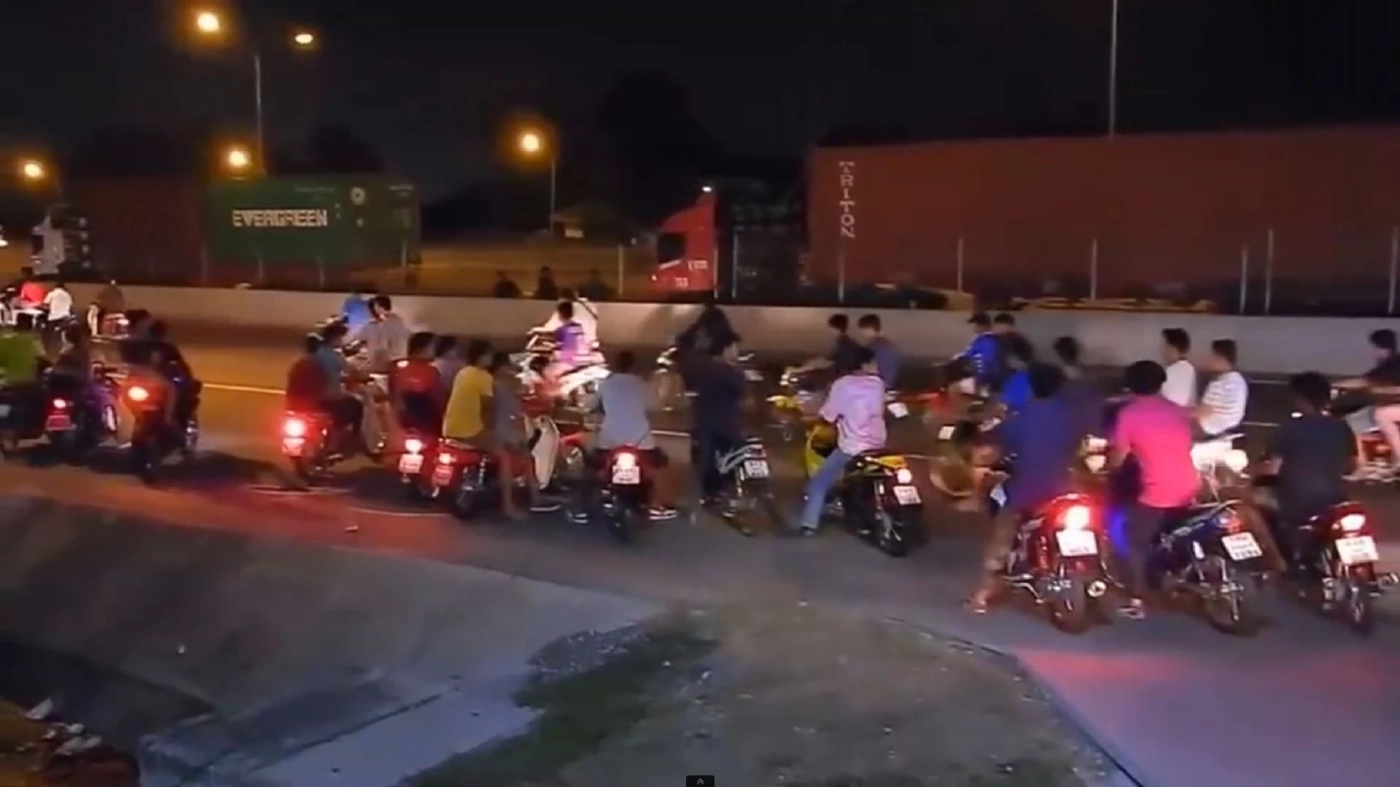 “ครูแม่ไก่ รุ่น 2” ตำรวจปรับพฤติกรรม “เด็กแว้น” สร้างถนนปลอดภัย