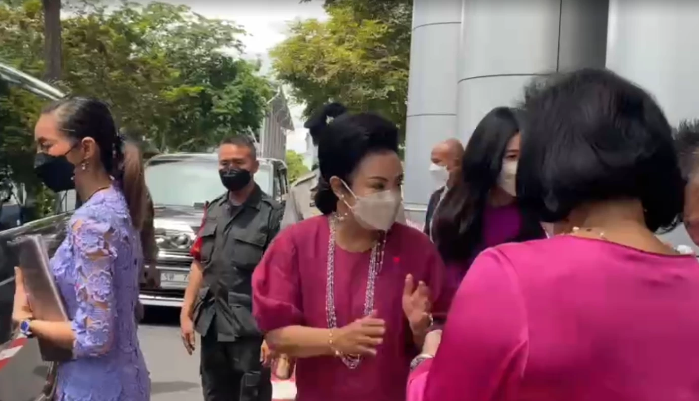 ศาลยกฟ้องคดี "คุณหญิงกอแก้ว" ถูกกล่าวหาปลอมลายเซ็นโอนหุ้น 2 หมื่นล้าน