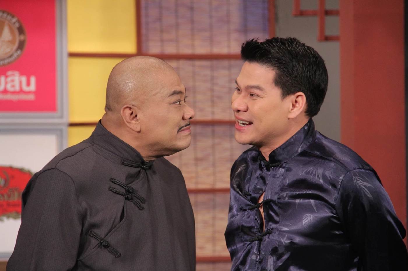 โป๊งเหน่ง และ นุ้ย เชิญยิ้ม