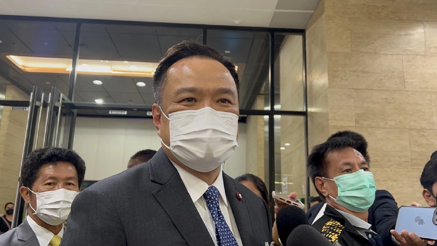 นาย อนุทิน ชาญวีรกูล รองนายกรัฐมนตรี และ รมว.สาธารณสุข 