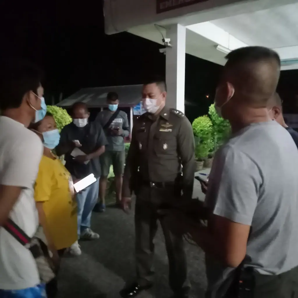 อุกอาจ! 5 คนร้ายบุกยิงถล่มบ้านคู่อริ บาดเจ็บ 2 ราย 