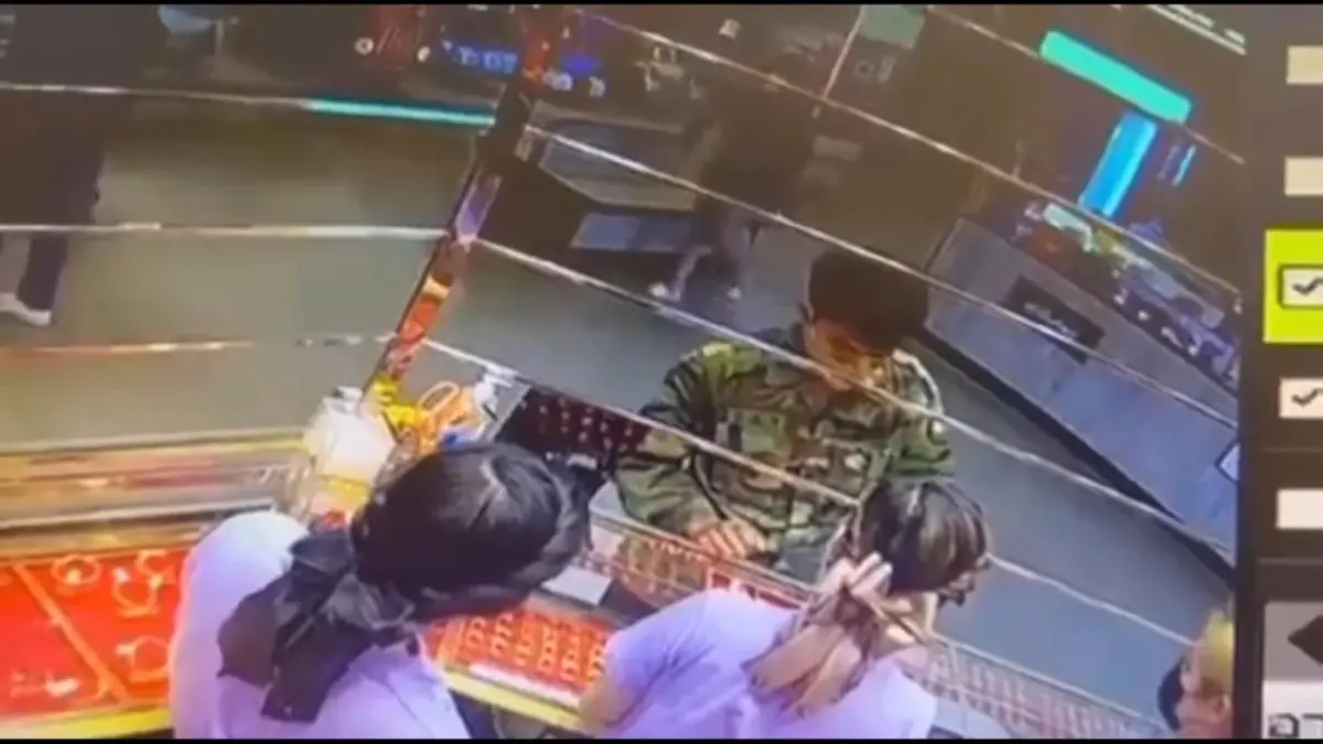 คนร้ายก่อเหตุชิงทองกลางห้างดังกลางวันแสกๆ