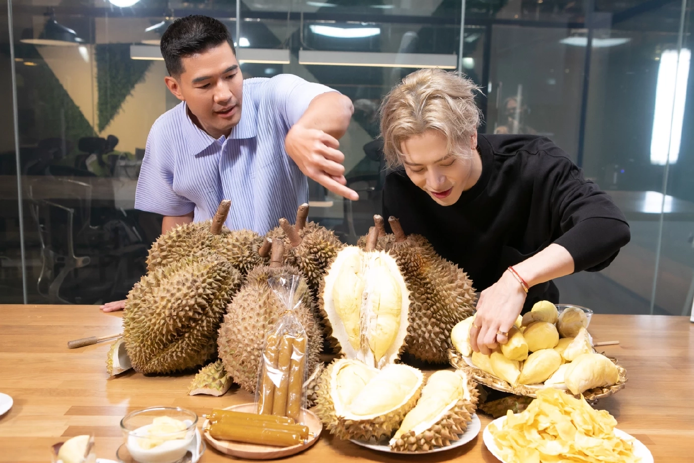 “แจ็คสัน หวัง” ตะลึง!เจอเซอร์ไพร์สทุเรียน 100 โล "วู้ดดี้" จัดให้แบบสะใจ