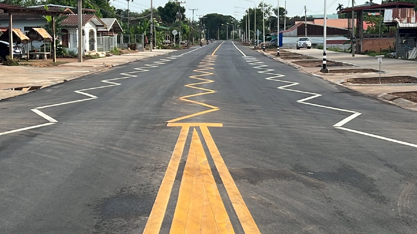 ถนนตีเส้นซิกแซก ชาวบ้านขับรถผ่าน สุดงง