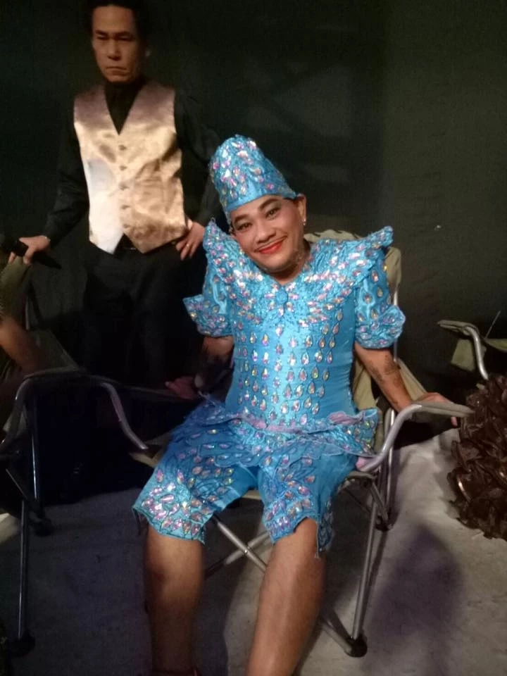 &quot;โป๊งเหน่ง เชิญยิ้ม&quot; ศิลปินตลกชื่อดัง ในชุดลิเก