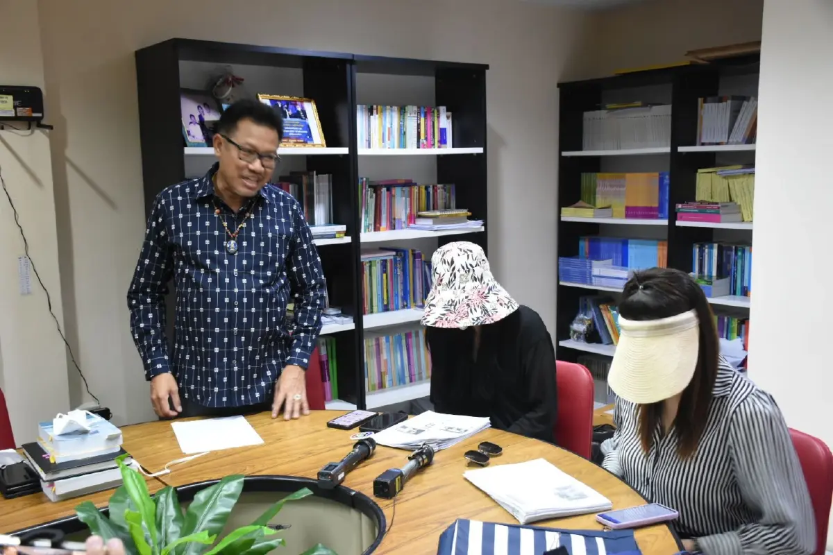 2 สาว ร้อง “ทนายเดชา” ถูกอดีตข้าราชการขืนใจ-อัดคลิปแบล็กเมล์