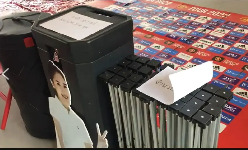 จับแล้ว! สาวขโมยเก้าอี้ศึกแดงเดือด อ้างเฉยชื่นชอบส่วนตัวและป่วยทางจิต